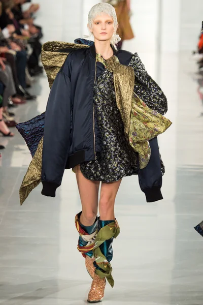 Look 25